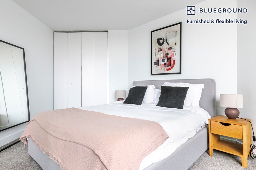 Building Photo - 2625 N Clark St