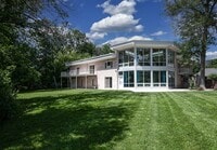 Building Photo - Luxury Riverfront Home