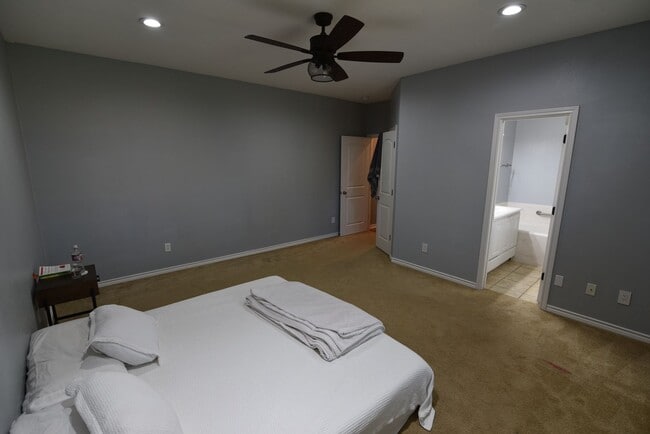 Building Photo - Great 4 Bedroom 2.5 Bathroom, In Bridle Ga...