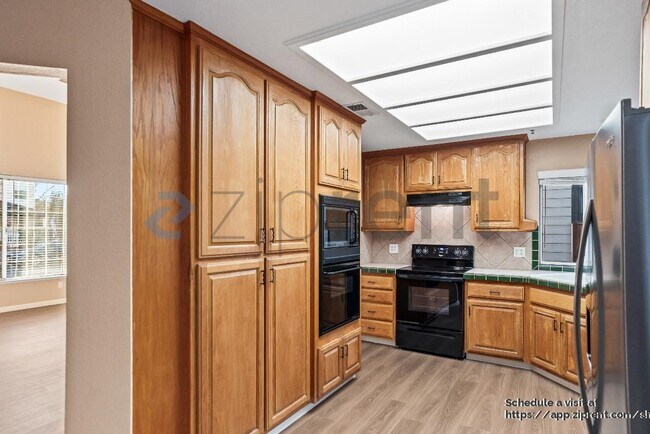 Building Photo - 3082 Rodeo Ln