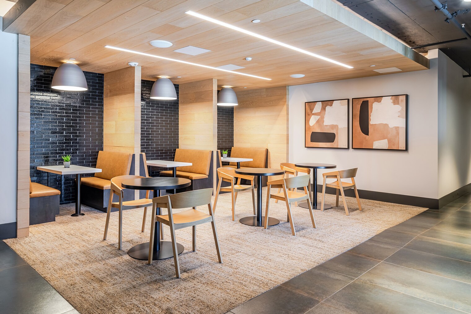 Building Photo - 3560 Rambla Pl