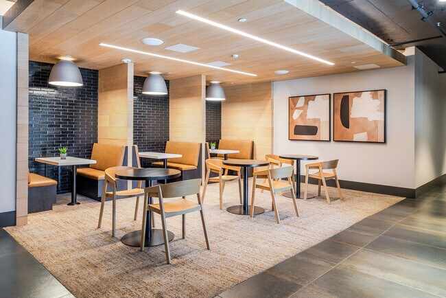 Building Photo - 3560 Rambla Pl