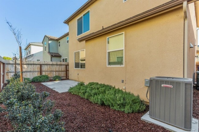 Building Photo - 1332 Joy Dr