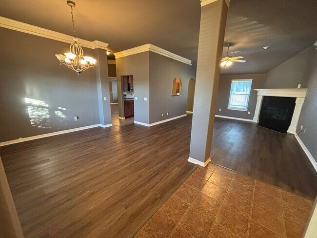 Building Photo - Fall Into Your New Home! 3 Bed, 2 Bath in Springdale Available November
