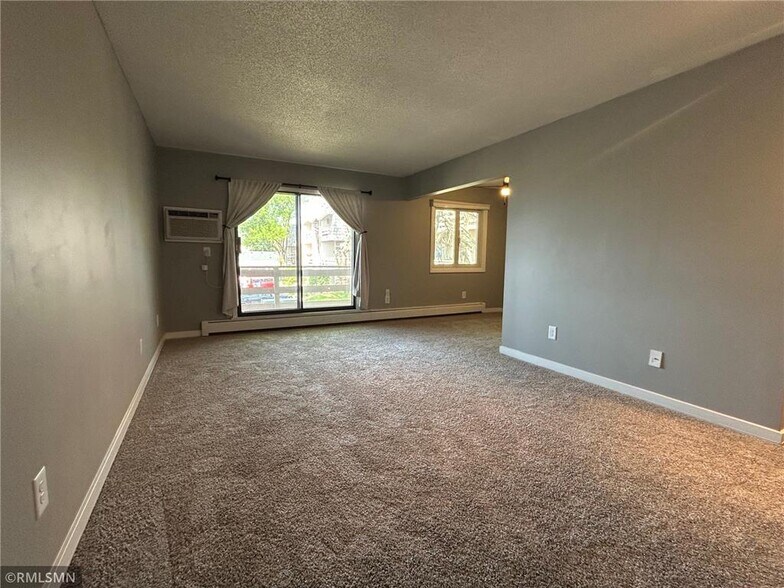 Living Room - 4371 Wilshire Blvd