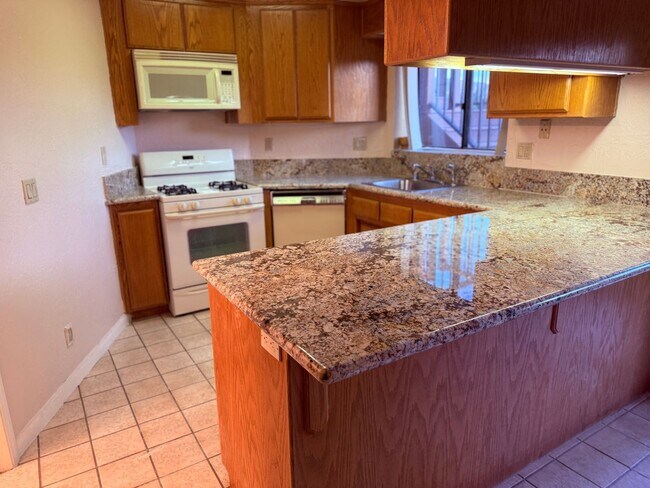 Building Photo - Ranch Bernardo Guest House 1br 1 bath granite kitchen All appliances Washer & Dryer  $2240 For Lease