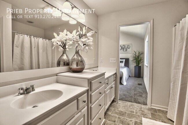 Building Photo - 12571 Chelsea St