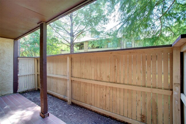 Building Photo - 1304 Harwell Dr