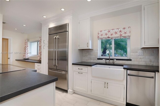 Building Photo - 8300 SW 61st Ave