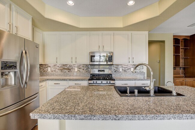 Building Photo - Stunning Summerlin Pool Home!