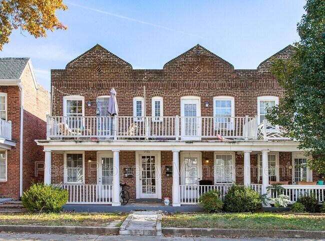 Primary Photo - 711 Chimborazo Blvd