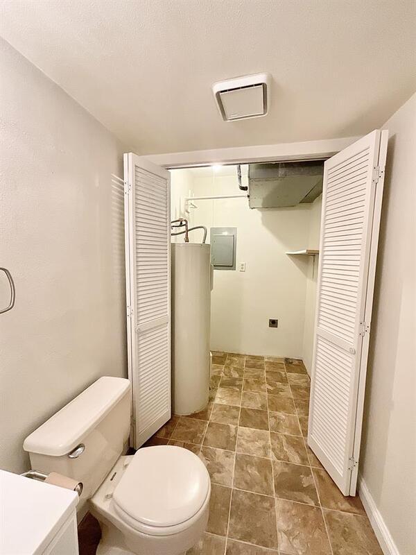 Building Photo - 122 Sugar Pine