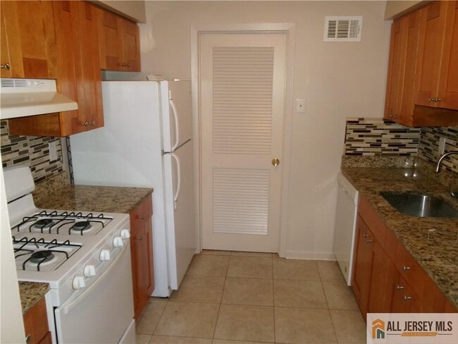 Building Photo - 23 Deerberry Ln