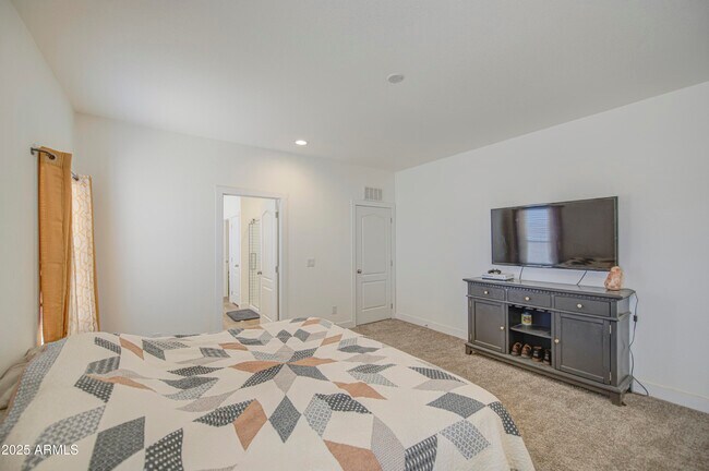 Building Photo - 4057 SOLAR St