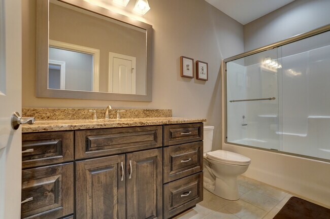 Guest bathroom - 2335 Sylvia Court