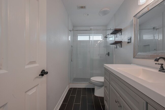 Building Photo - 311 N Esplanade Ln