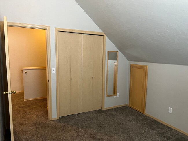 Building Photo - 2 bedroom apartment in a great neighborhood!