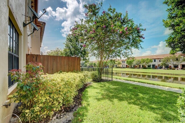 Building Photo - 10385 Wellington Parc Dr