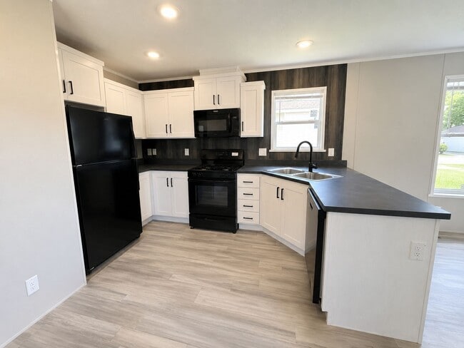 Building Photo - 5429 Brownies Ct