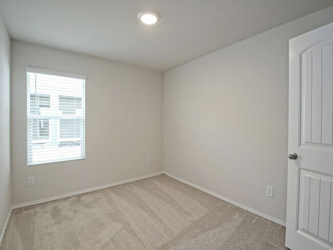 Building Photo - 4 BR/ 2 BA in Seguin - 1612 SF in Arroyo Ranch!