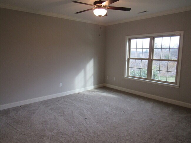 Building Photo - Beautiful 4-Bed, 3-Bath Bungalow in Highly Desirable Farragut!