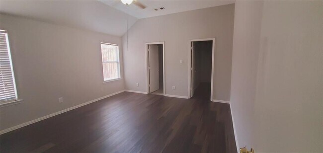 Building Photo - 2101 Sterling Ln