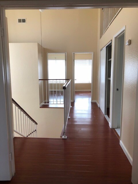 Building Photo - 23778 Parkland Ave