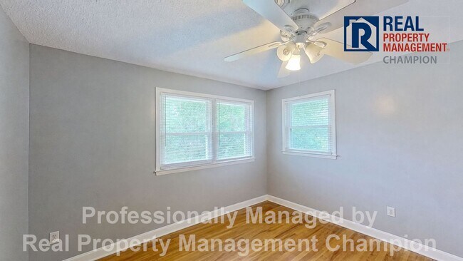 Building Photo - Charming 3 BD/2 BA Home Just 2 Miles from Camp Lejeune Main Gate