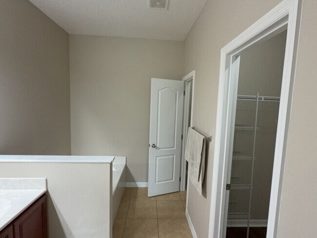 Building Photo - 283 Rambling Cir