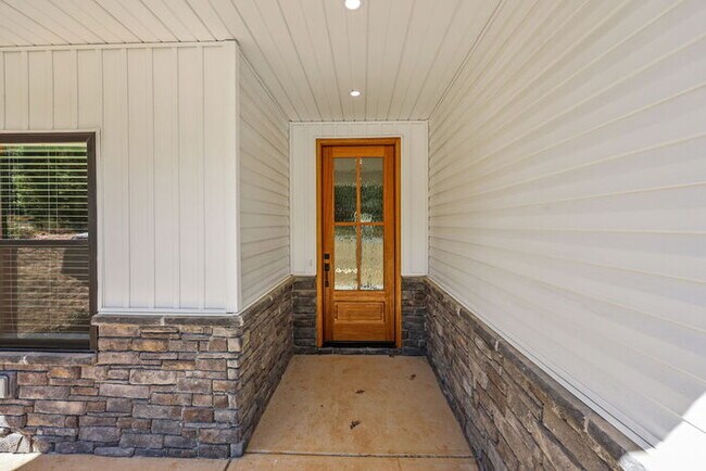 Building Photo - Stunning New Build!