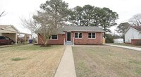 Building Photo - Beautifully Renovated Ranch-Style Home in ...