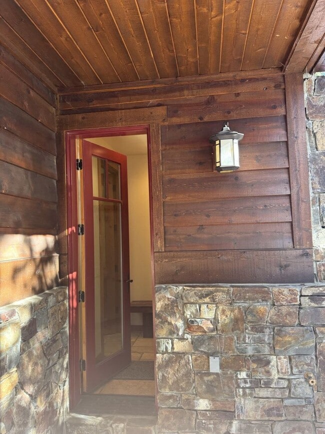 Building Photo - Luxury 5-Bedroom, 6-Bathroom Mountain Retreat – Hot Tub, Fireplaces, & More!