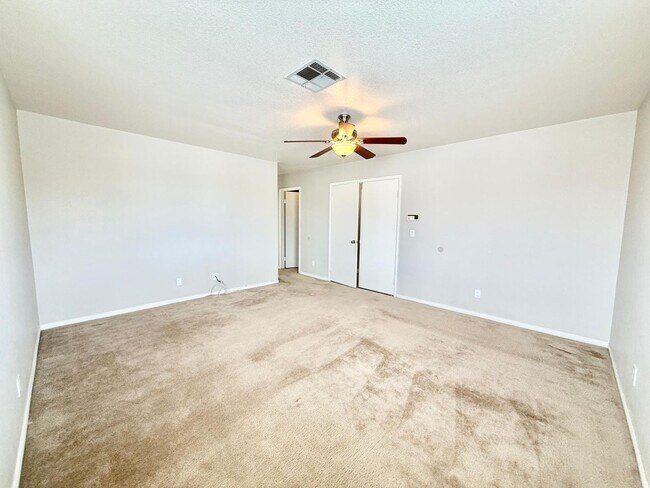 Building Photo - Amazing Peccole Ranch Home 4 beds & Pool