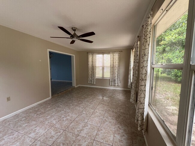 Building Photo - Sebastian Home