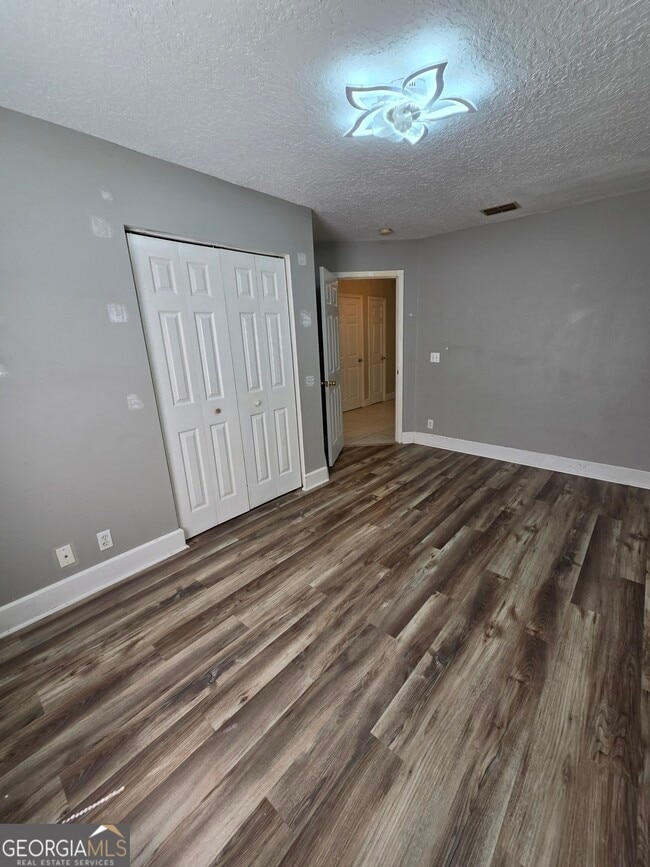 Building Photo - 516 S Arizona St