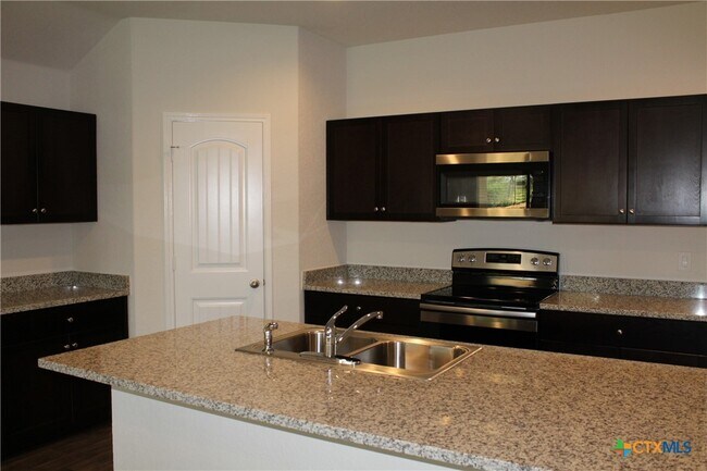 Building Photo - 841 Margay Lp