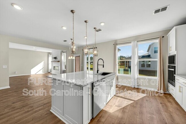 Building Photo - 102 Winding Grv Ln