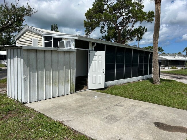 Building Photo - Mobile Home in Sarasota Lakes and Rv