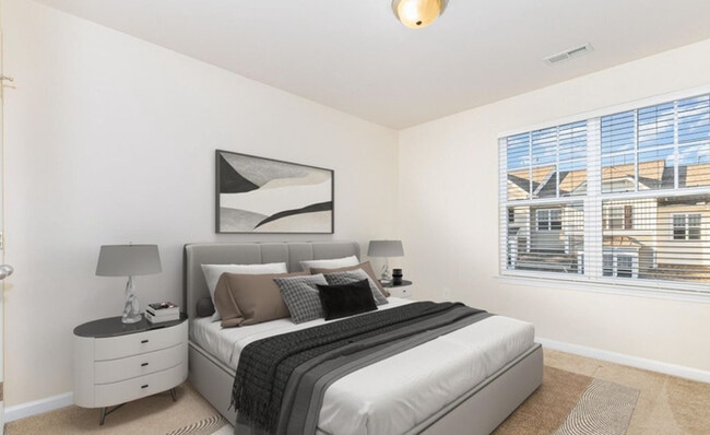 Building Photo - Beautiful 3 Story Townhome! Ready to Rent Now