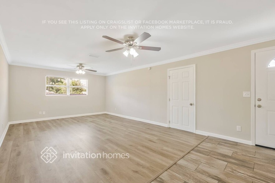Building Photo - 423 Janell Dr