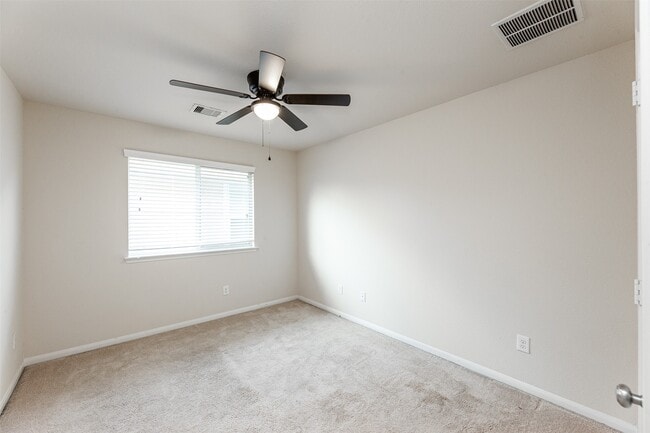 Building Photo - 6443 Wilshire Fern