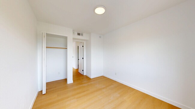 Building Photo - 2037 Castro St