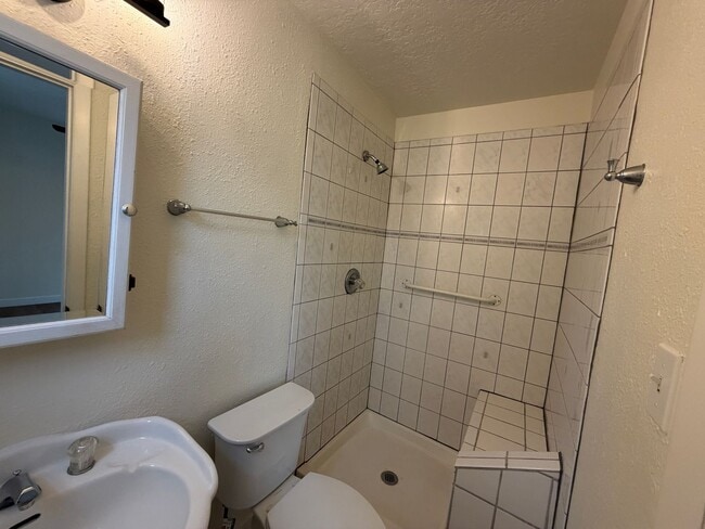 Building Photo - 3 Bedroom Single Story Home Available Near Constitution Ave NE & San Pedro Dr NE!