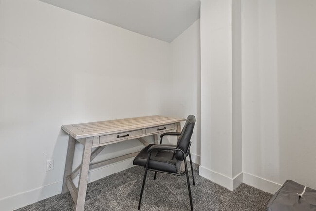 Building Photo - 1001 N Shamrock St