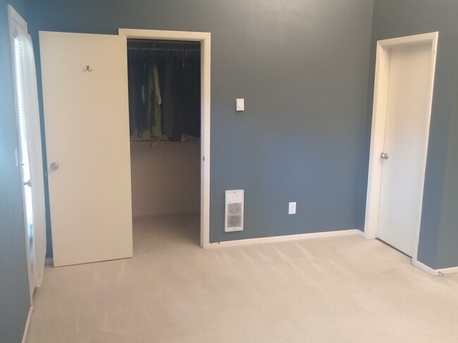 Master Bedroom with walk in closet. Entry to master bath and balcony - 7816 NE Loowit Loop