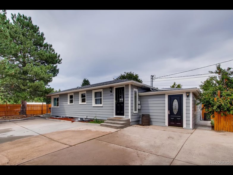 Primary Photo - 300 Stuart Street