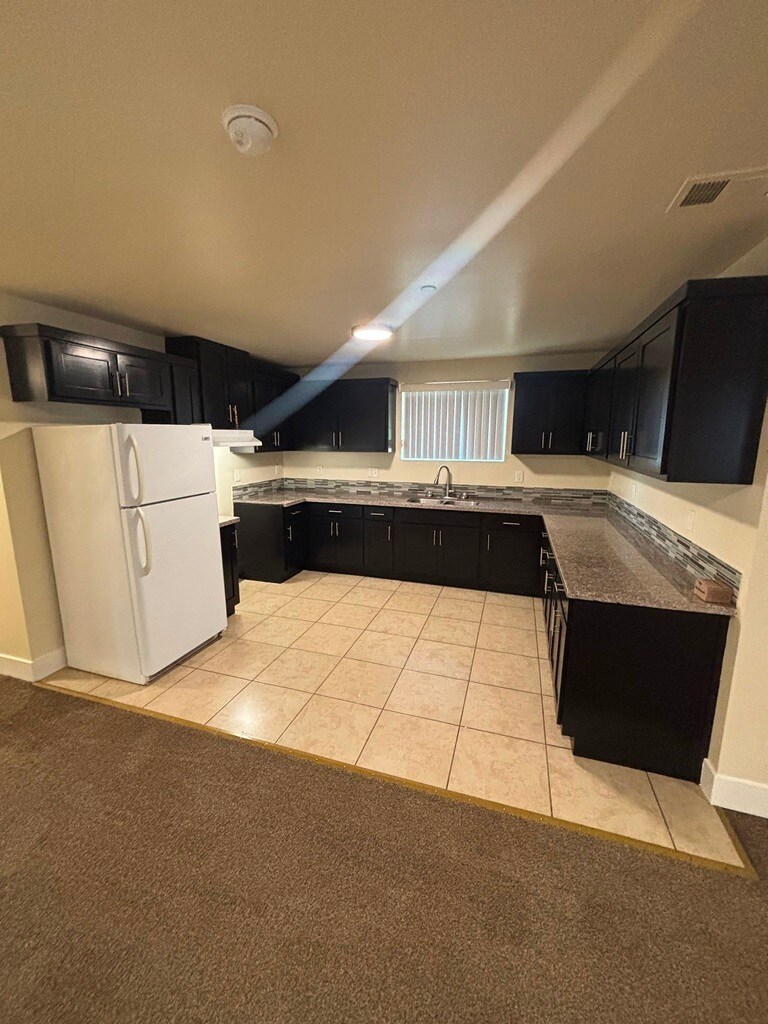 Building Photo - 148 W 79th St