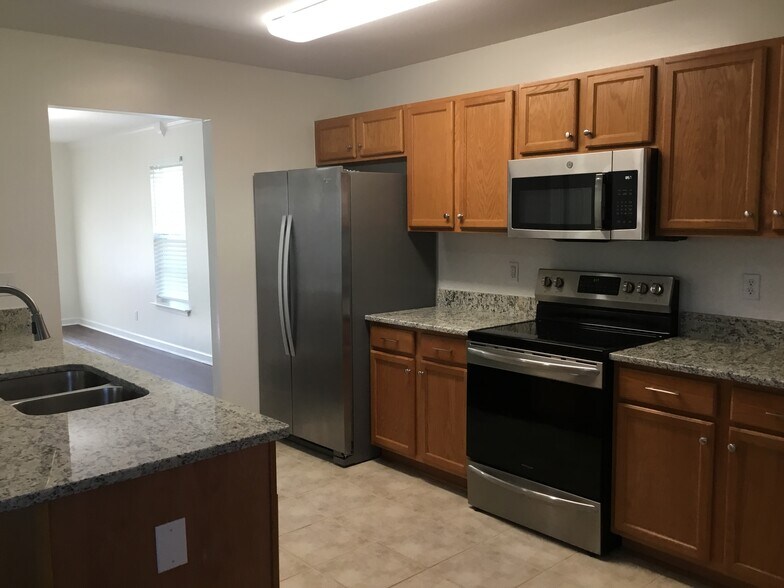 Building Photo - 917 Peachtree Meadows Cir