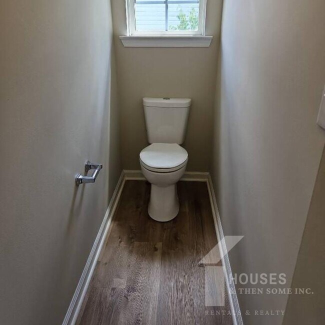 Building Photo - 210 Stapleford Park Dr