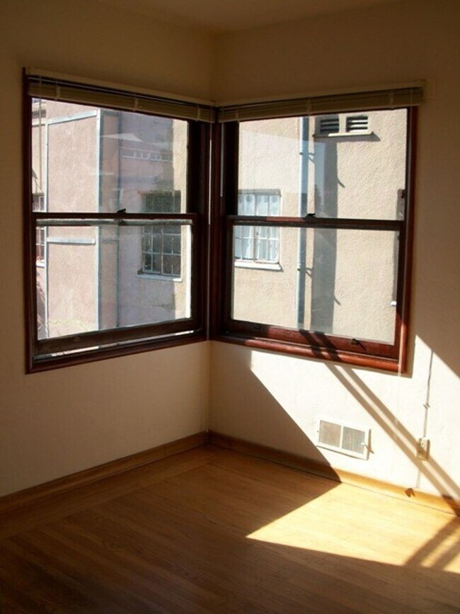 Building Photo - One-bedroom apartment in North Berkeley be...